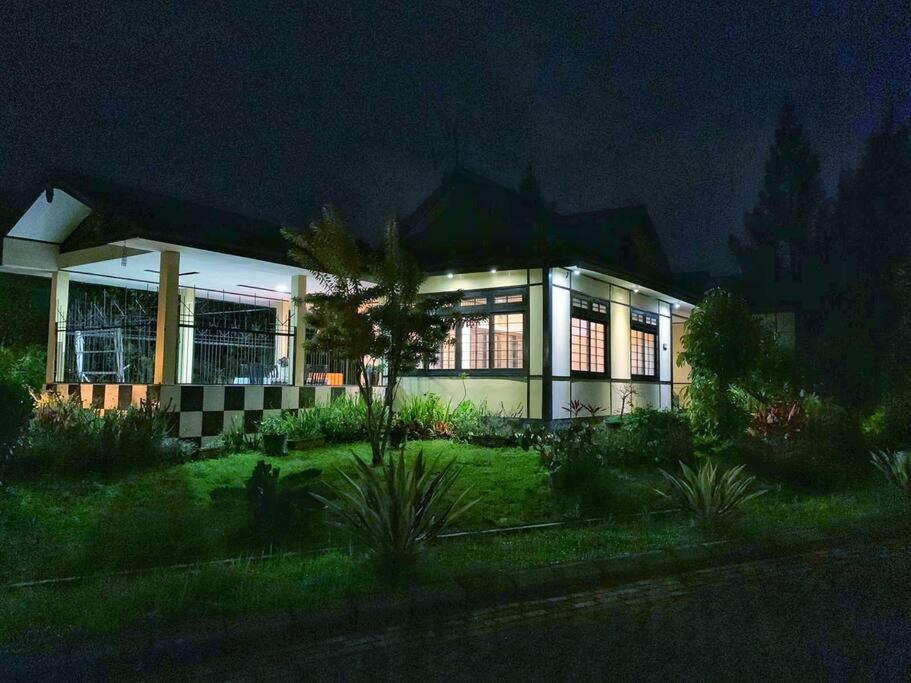 Designer Villa Osaka Puncak Exterior photo